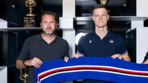 Jesper Fredberg og Peter Vindahl side om side med et Sampdoria-tørklæde.