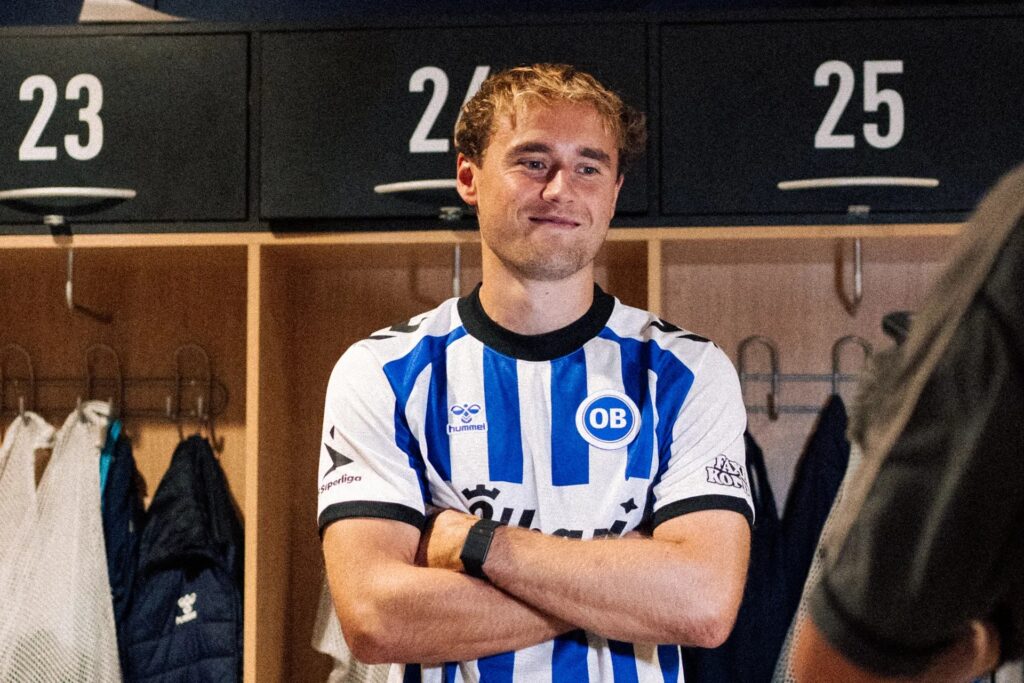Mikkel Rakneberg i en OB-trøje.