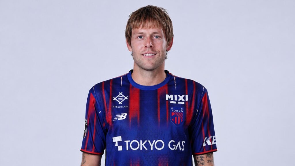 Nicolai Vallys i FC Tokyo-trøje.