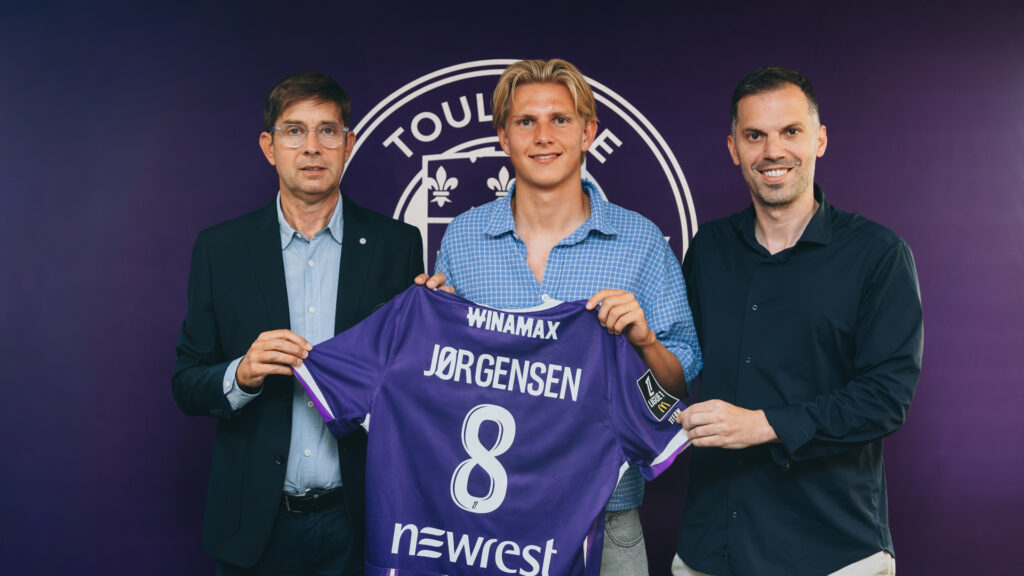 Thomas Jørgensen poserer med sin Toulouse trøje