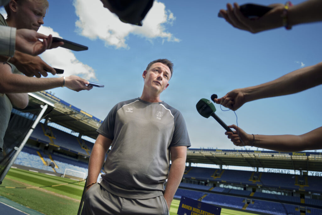 Thomas Nørgaard bliver interviewet.