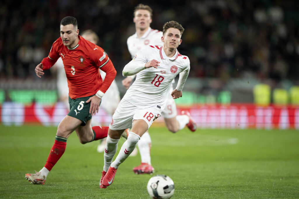 Jesper Lindstrøm i aktion for Danmark mod Portugal.
