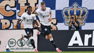Frederik Tingager jubler over sin scoring.