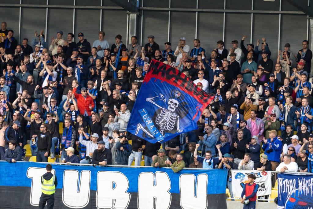 FC Inter Turkus fans.