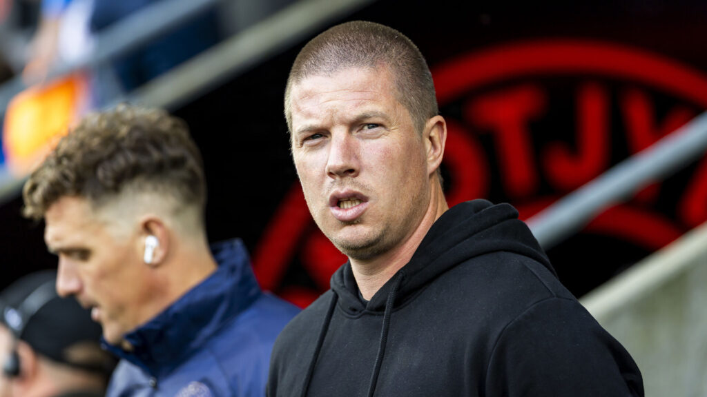 FC Midtjylland træner Mike Tullberg under Conference League-playoffkampen mod HNK Rijeka
