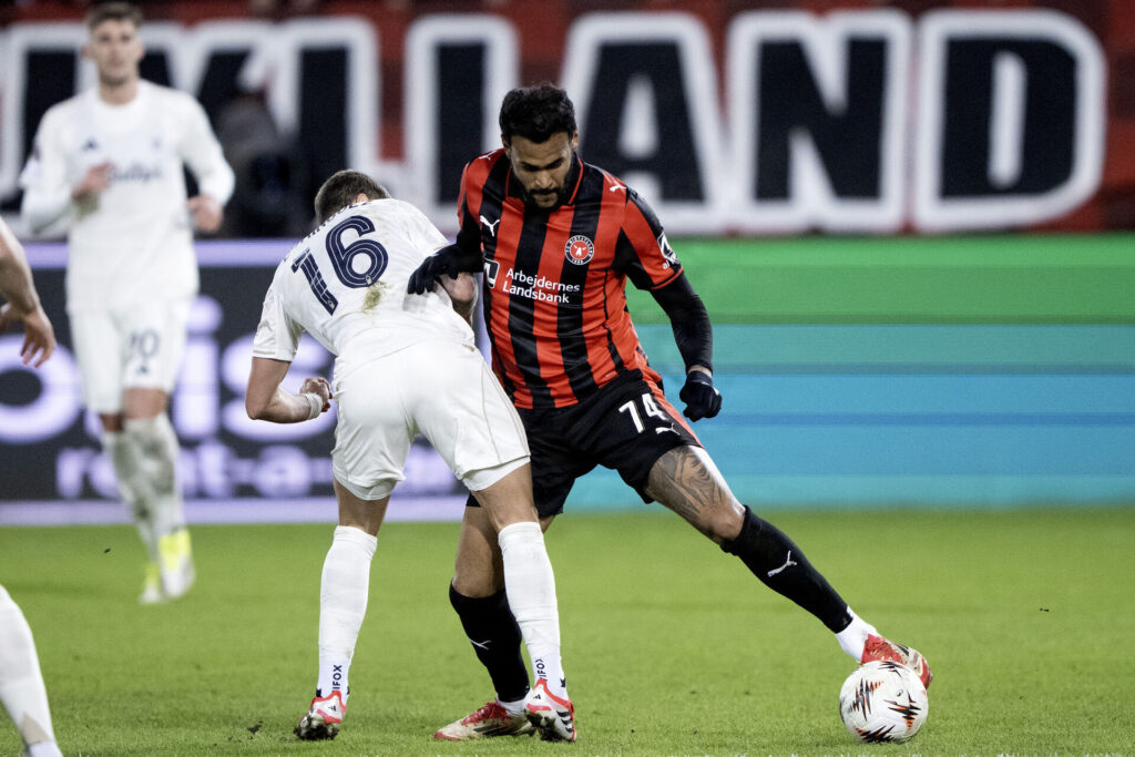 Junior Brumado i kamp for FC Midtjylland.