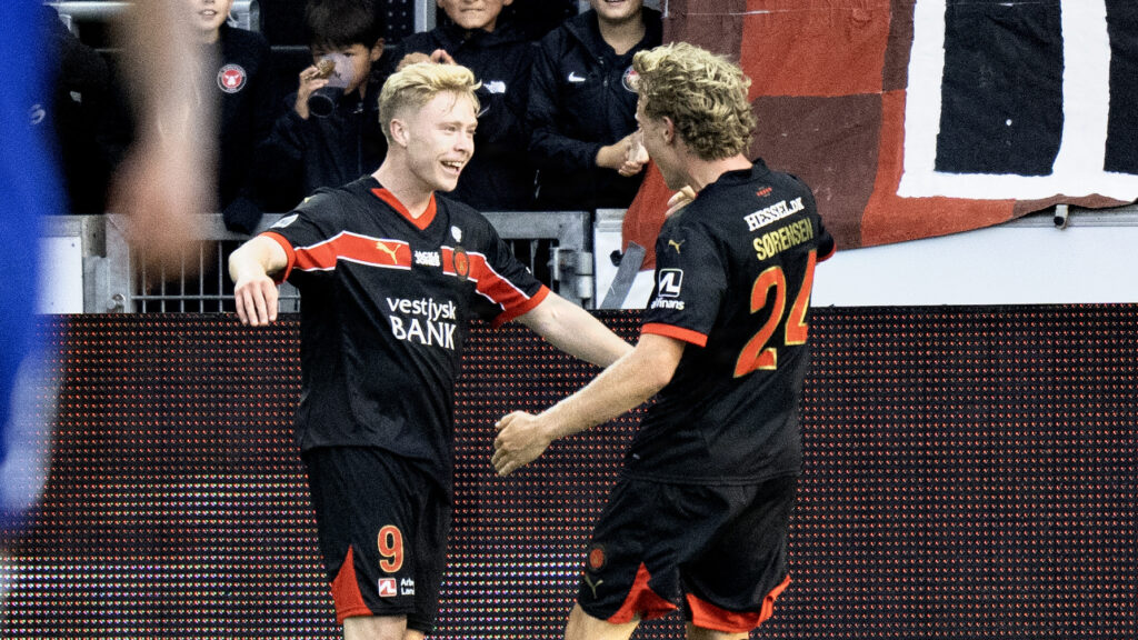 FC Midtjyllands Ola Brynhildsen og Oliver Sørensen jubler et mål
