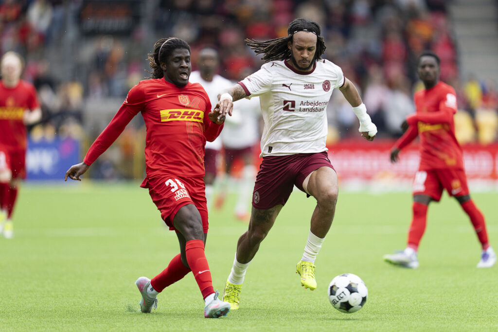 Kevin Mbabu i aktion for FC Midtjylland mod FC Nordjsælland.
