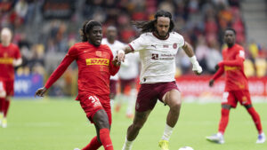 Caleb Yirenkyi spiller for FC Nordsjælland mod FC Midtjylland