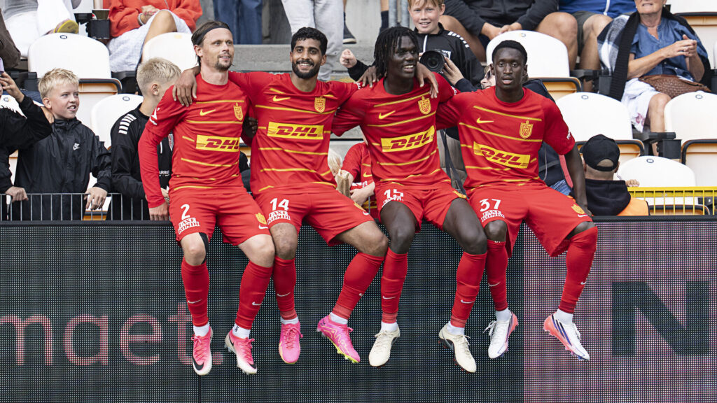 FC Nordsjælland-spillere fejrer en scoring mod Silkeborg IF