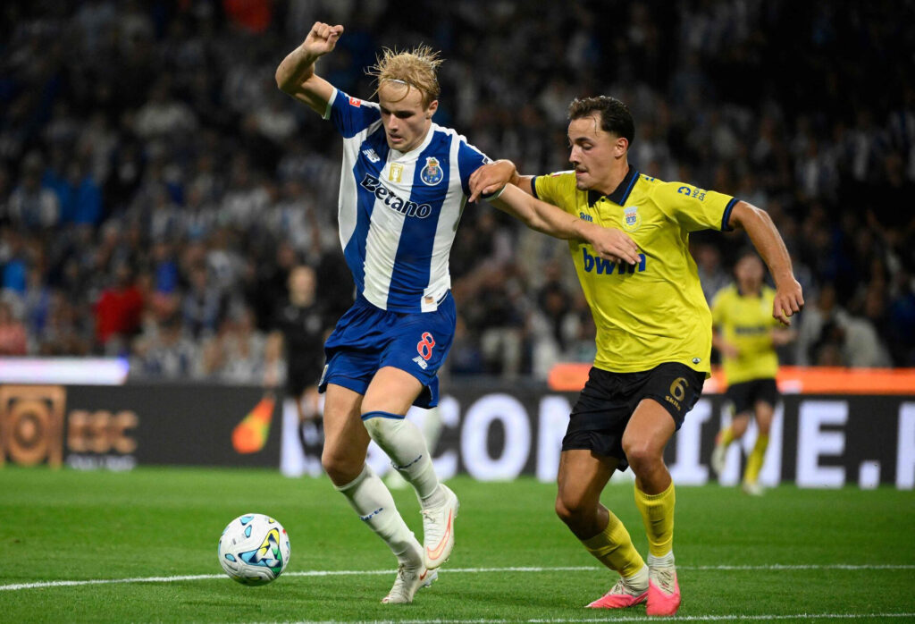 Victor Froholdt i kamp for FC Porto.
