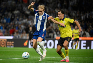 Victor Froholdt i kamp for FC Porto.