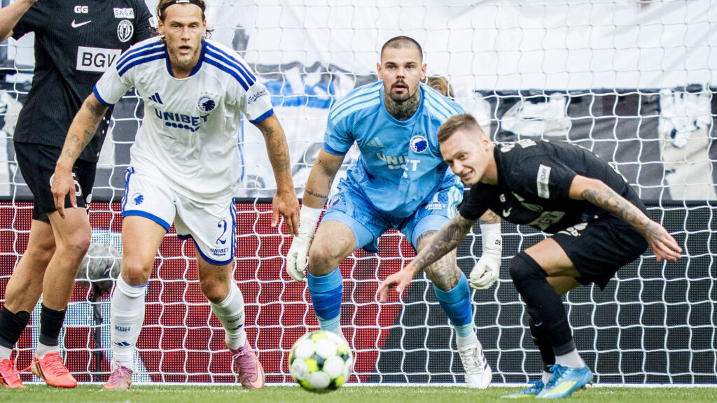 Dominik Kotarski i aktion for FC København.