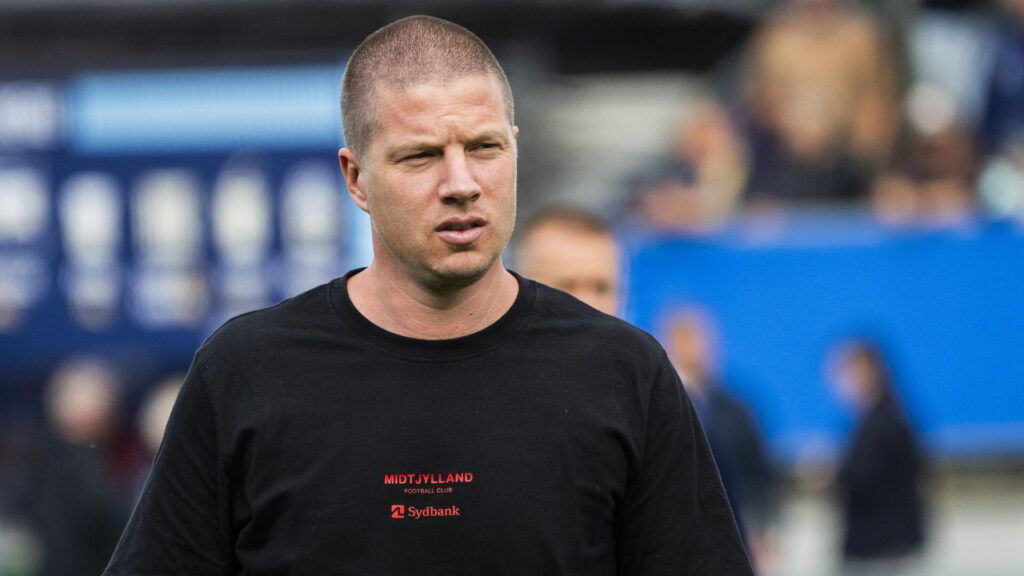 Mike Tullberg iført en sort t-shirt.