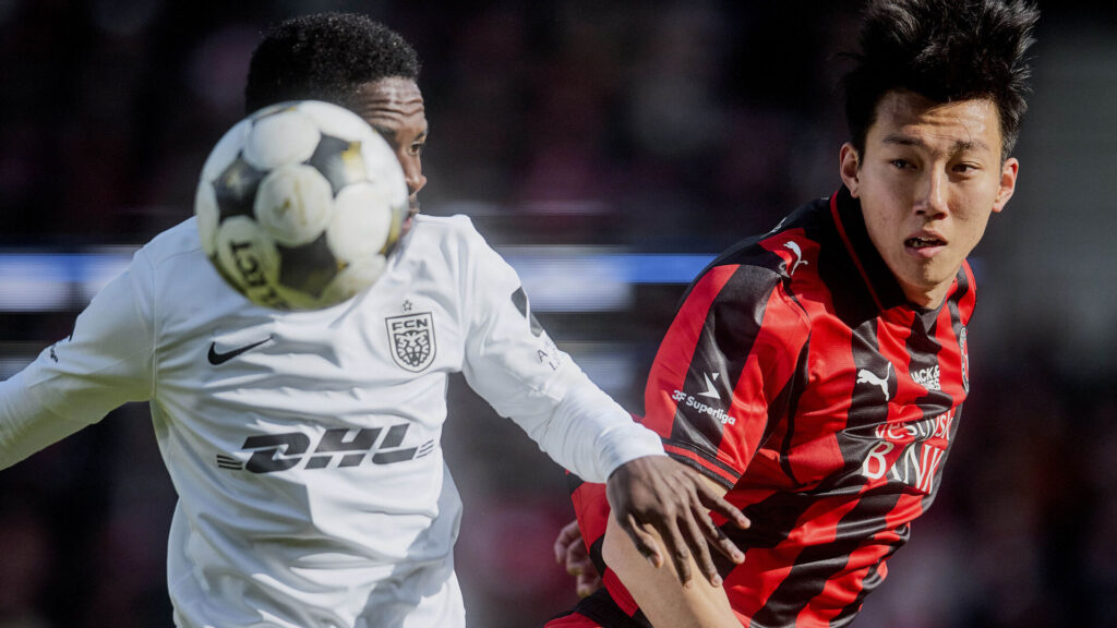 Lee Han-beom i duel med en FCN-spiller