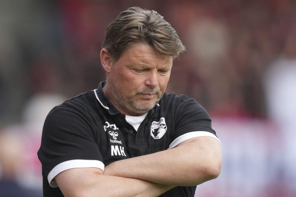 Michael Hansen kigger.