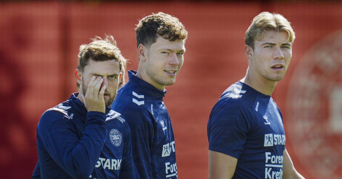 FCK-transfermål på Superliga-rivals blok Jacob Bruun Larsen, Andreas Skov Olsen og Rasmus Højlund under fodboldlandsholdets træning i Helsingør torsdag den 4. september 2025. Landsholdet mødet Skotland i en VM-kvalifikationskamp fredag.