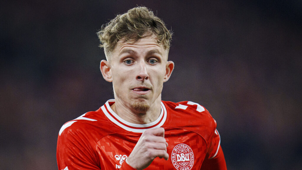 Jesper Lindstrøm til en landskamp med Danmark.
