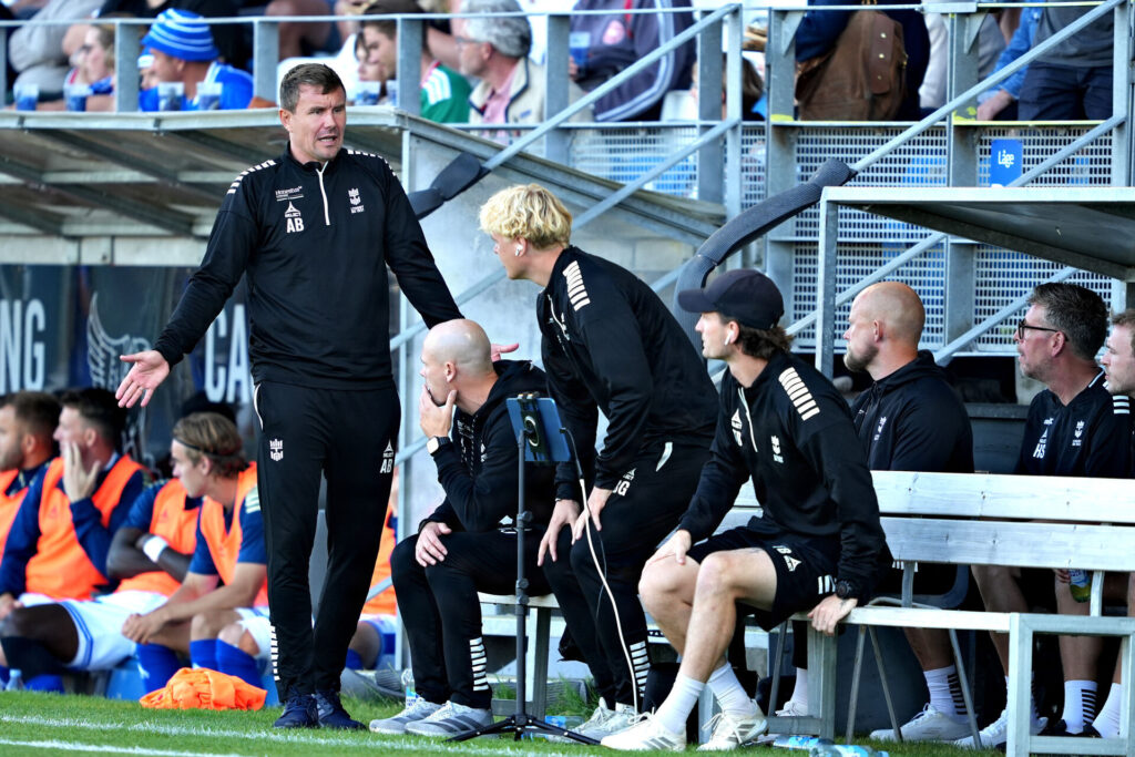 Andreas Bjelland vifter uforstående med armene under kampen mellem Lyngby Boldklub og AGF den 1. august 2026.