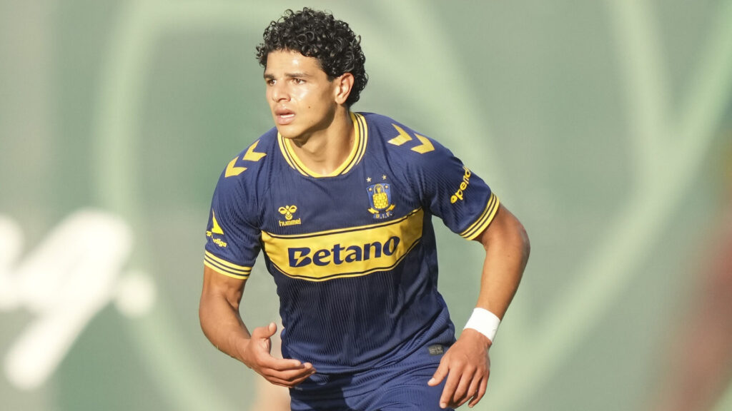 Marcus Younis i den blå Brøndby IF-udebanetrøje.