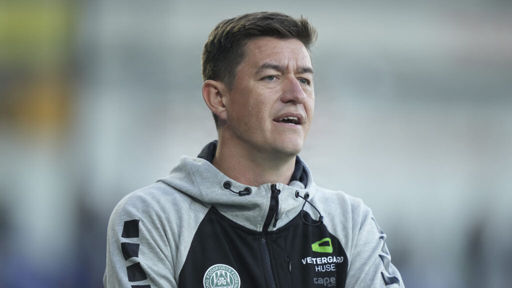 Nickolai Lund på sidelinjen.