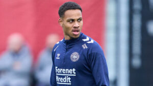 Nikolas Nartey til træning for Danmarks landshold