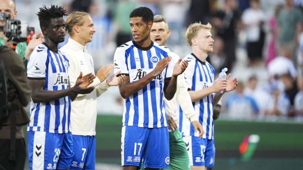OB's Noah Ganaus klapper af fansene