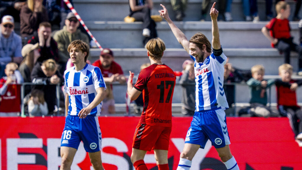 OBs Max Ejdum og Rasmus Falk og FC Fredericias Daniel Kristjansson i april 2026
