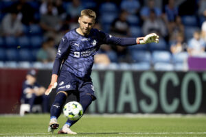 Jannich Storch sparker til bolden under Superligaopgøret mellem RAnders FC og Lyngby den 9. august 2026.