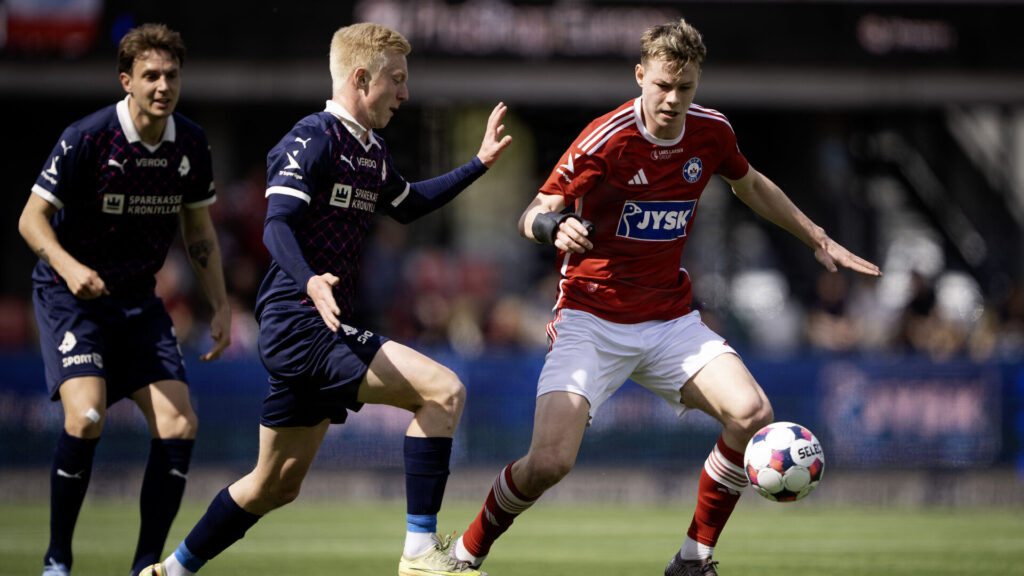 Alexander Simmelhack på vej til svensk fodbold
