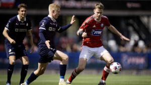 Alexander Simmelhack på vej til svensk fodbold