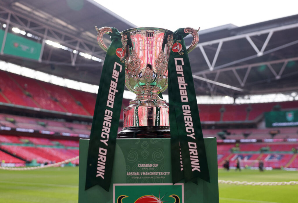 Carabao Cup-trofæet fra finalen mellem Arsenal og Manchester City 2026. 