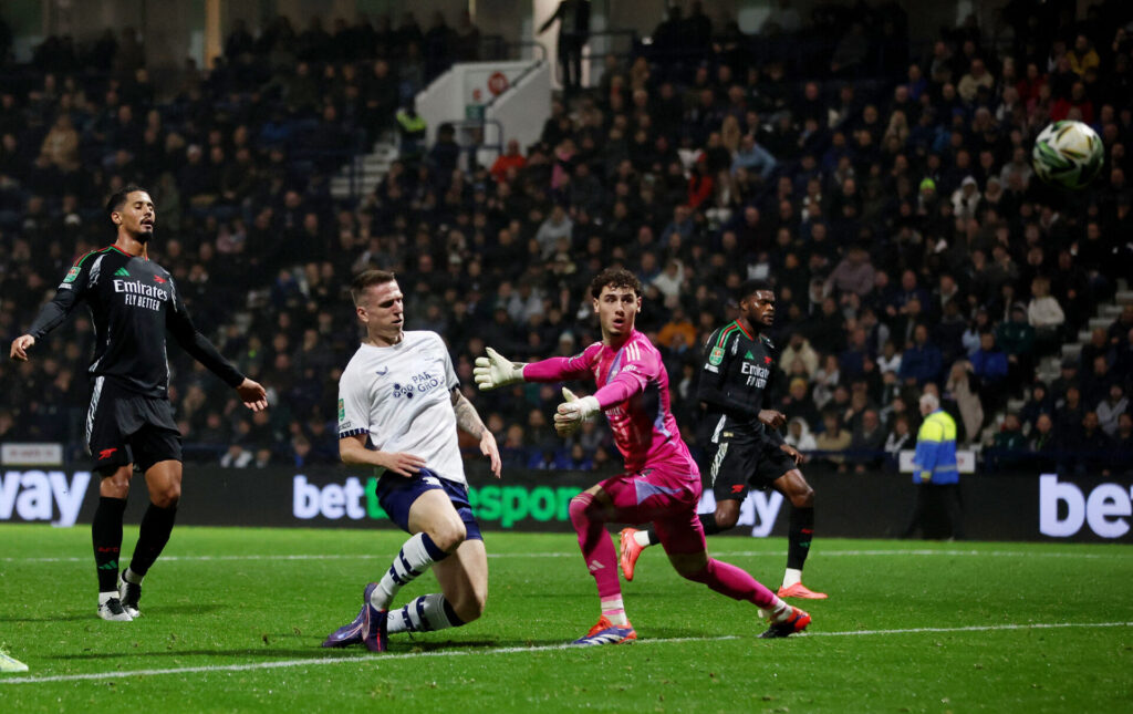 Emil Riis i aktion for Preston.