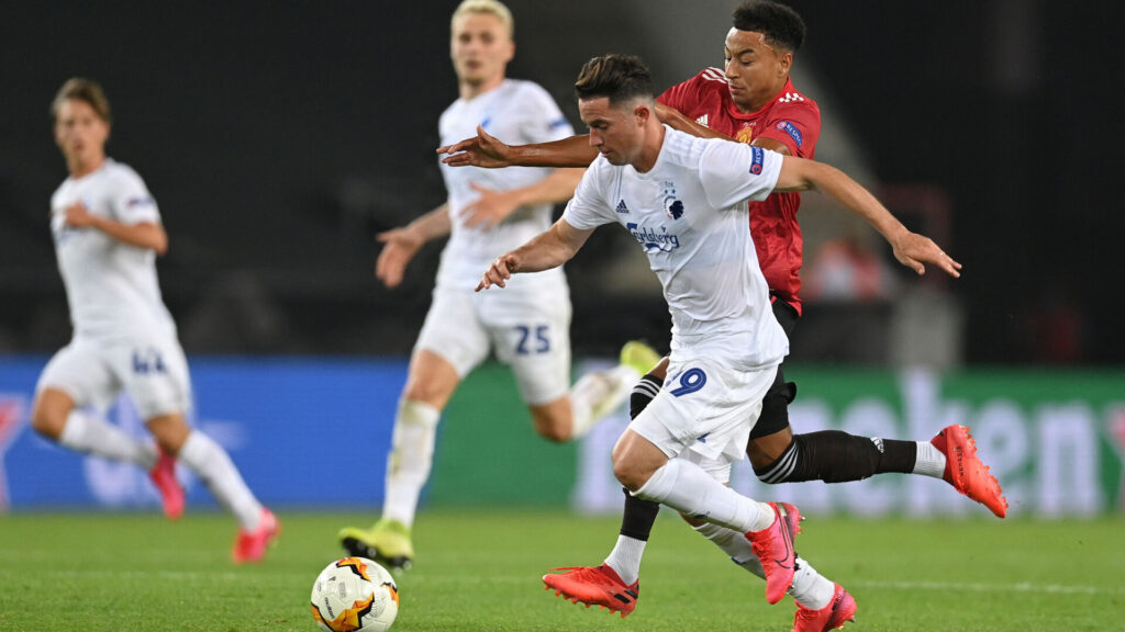 Bryan Oviedo i kamp for FC København mod Manchester United