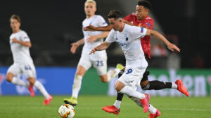 Bryan Oviedo i kamp for FC København mod Manchester United