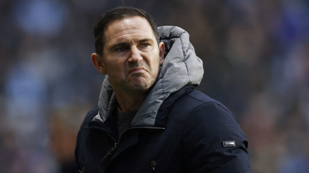 Frank Lampard laver en grimasse.