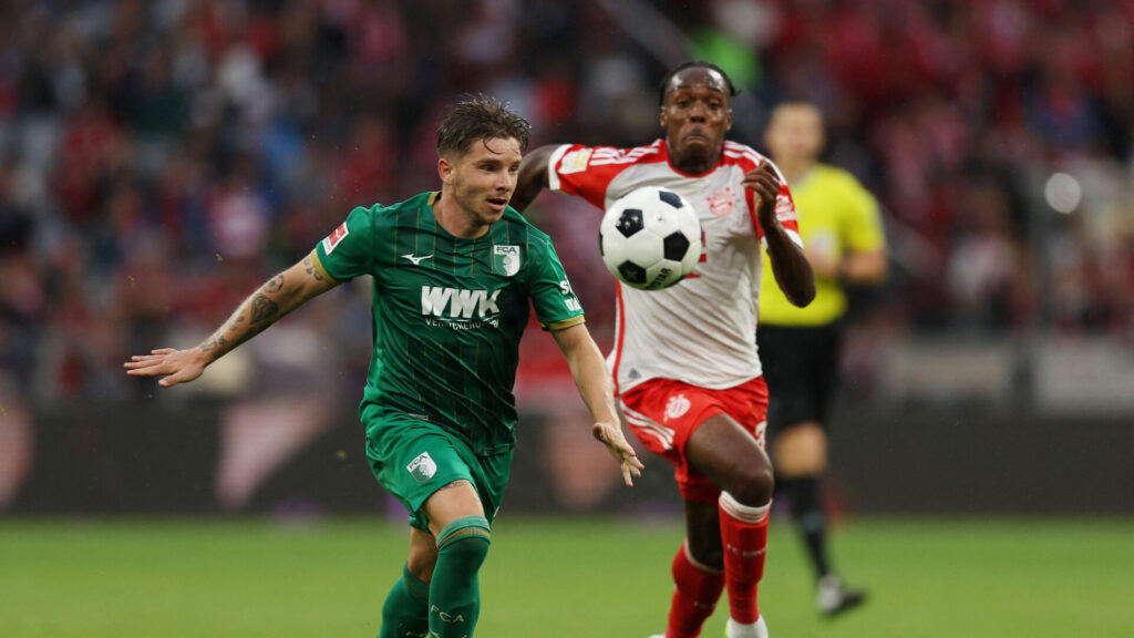 Mads Valentin Pedersen spiller for Augsburg