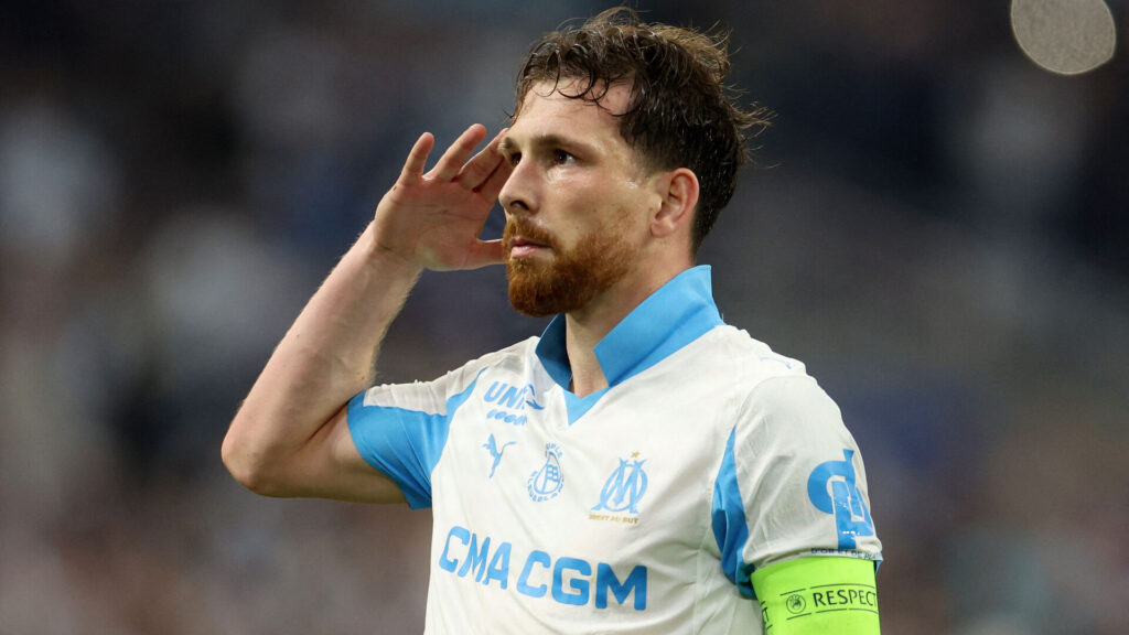 Pierre-Emile Højbjerg med anførerbindet på armen for Marseille.