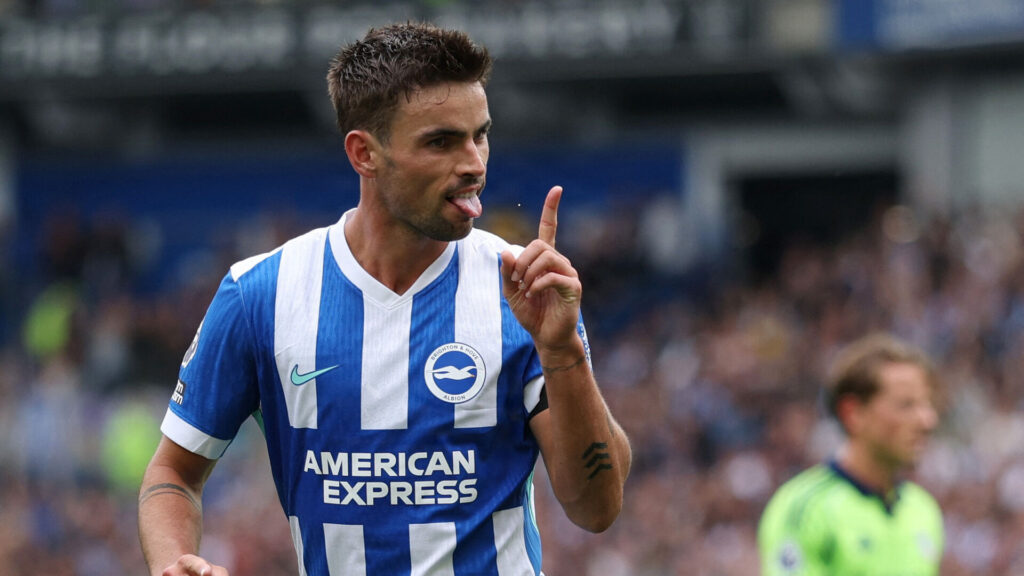 Matt O'Riley spiller for Brighton