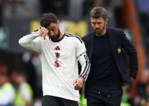 Bruno Fernandes tørrer sved af panden.