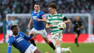 Johnny Kenny i en Celtic-trøje.
