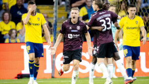 Sefer Emini jubler på Brøndby-stadion.