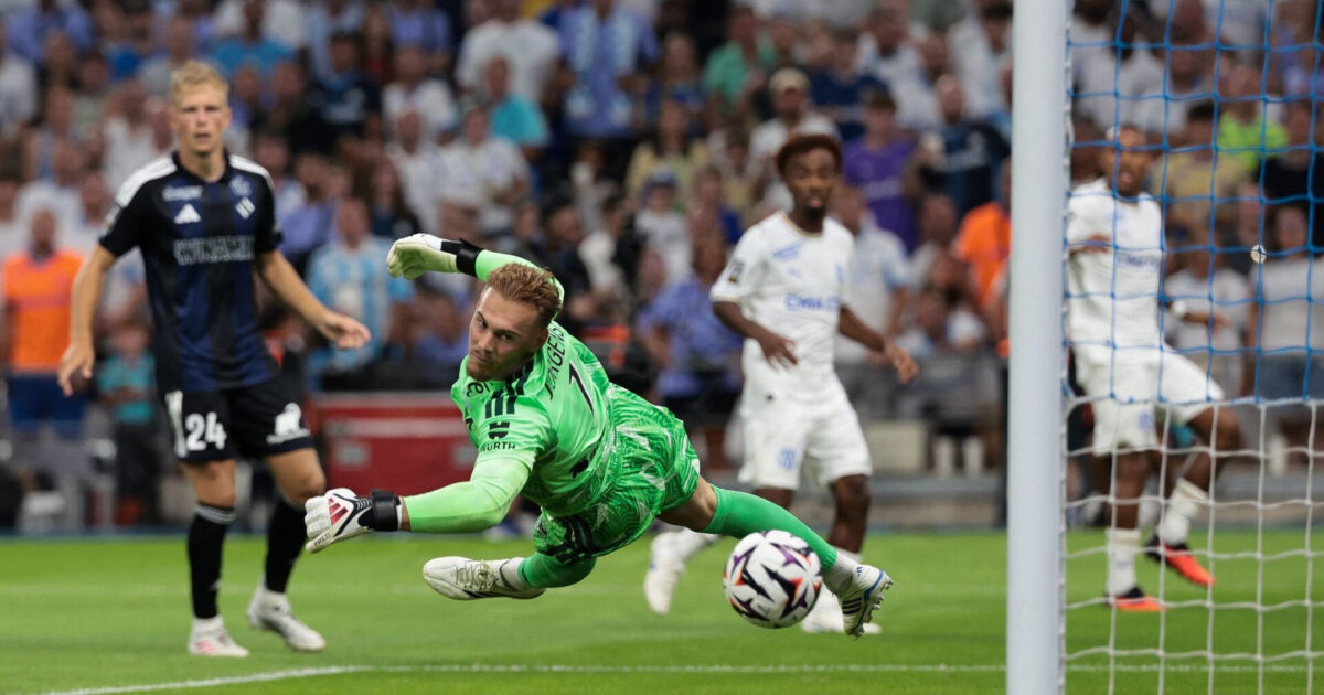 Hylder dansker: En keeper på topniveau Foto: Pascal Pochard-Casabianca/AFP/Ritzau Scanpix