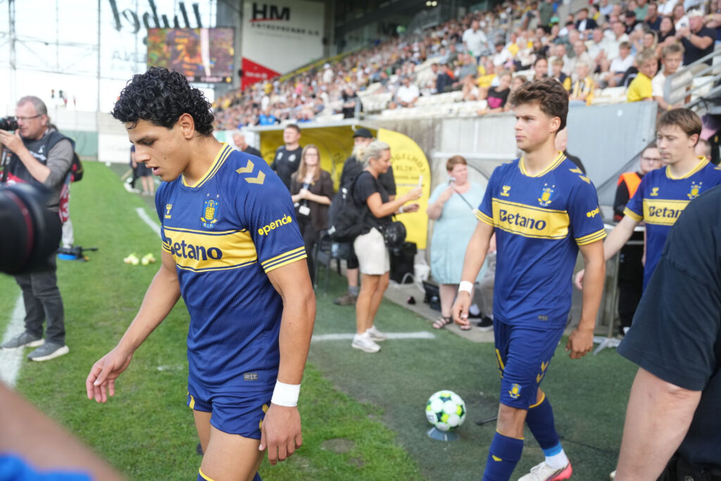 Brøndby på vej ind til kampen mod Horsens