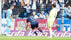 AGF's Janni Serra efter at have scoret mod Randers FC
