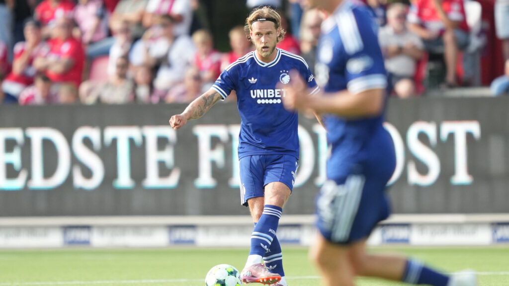 Felix Beijmo afleverer til bolden.