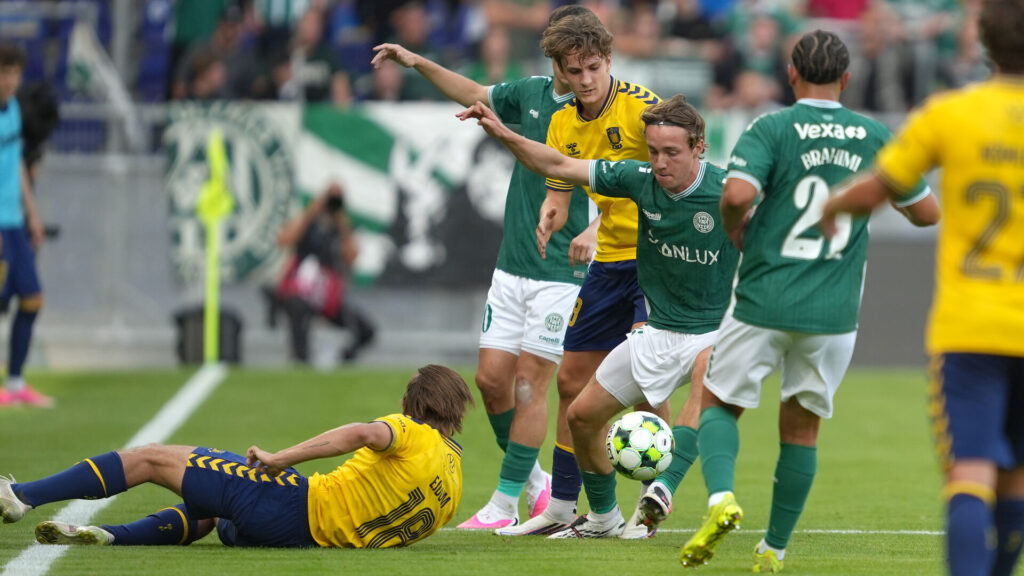 Mads Søndergaard i duel med Max Ejdum.