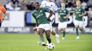 Dorian Junior afleverer til bolden.