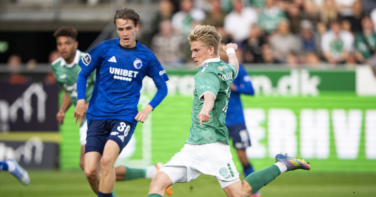 Genistreg: Viborgs mesterværk må smerte FCK Viborgs Thomas Jørgensen overfor FCKs William Clem under DBU Pokalen semifinalen mellem Viborg FF og FC København på Energi Viborg Arena torsdag den 1. maj 2025. Foto: Bo Amstrup/Ritzau Scanpix