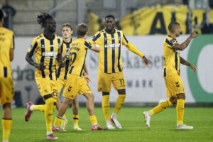 AC Horsens spillere jubler.